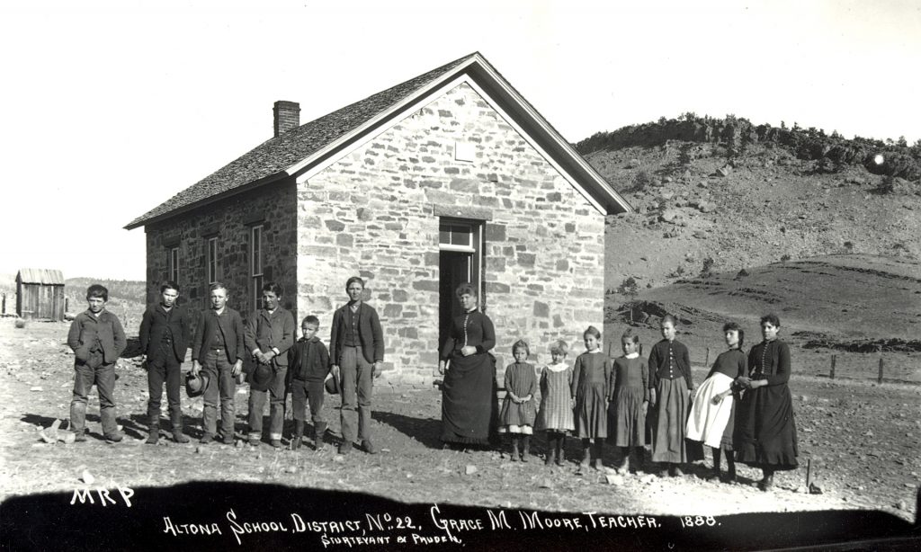Learn more about virtual tour and history: Photo of the Altona Schoolhouse in 1888