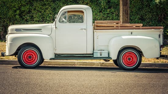 White old fashioned pick up truck