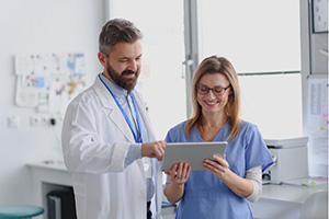 male doctor and female nurse discuss case