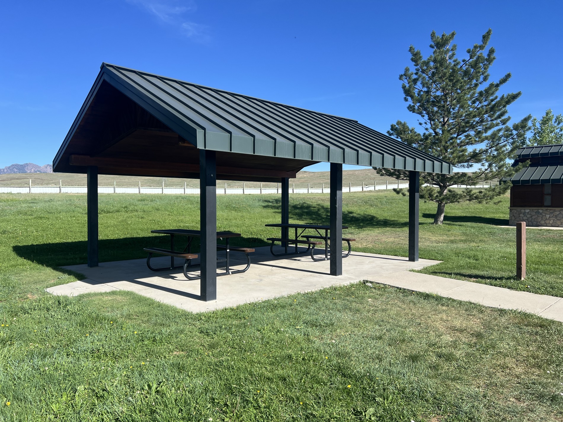 Coalton Trailhead Shelter with two picnic tables